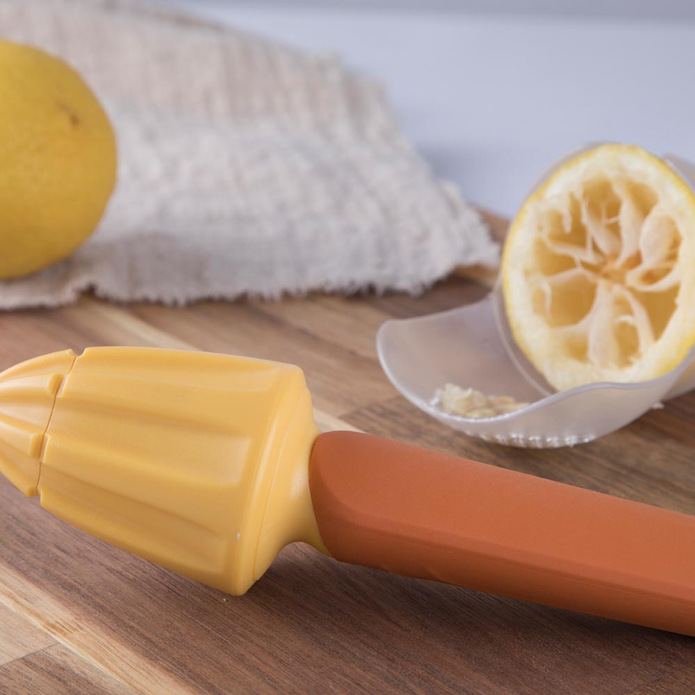 Juice & Strain - lemon reamer with seed strainer