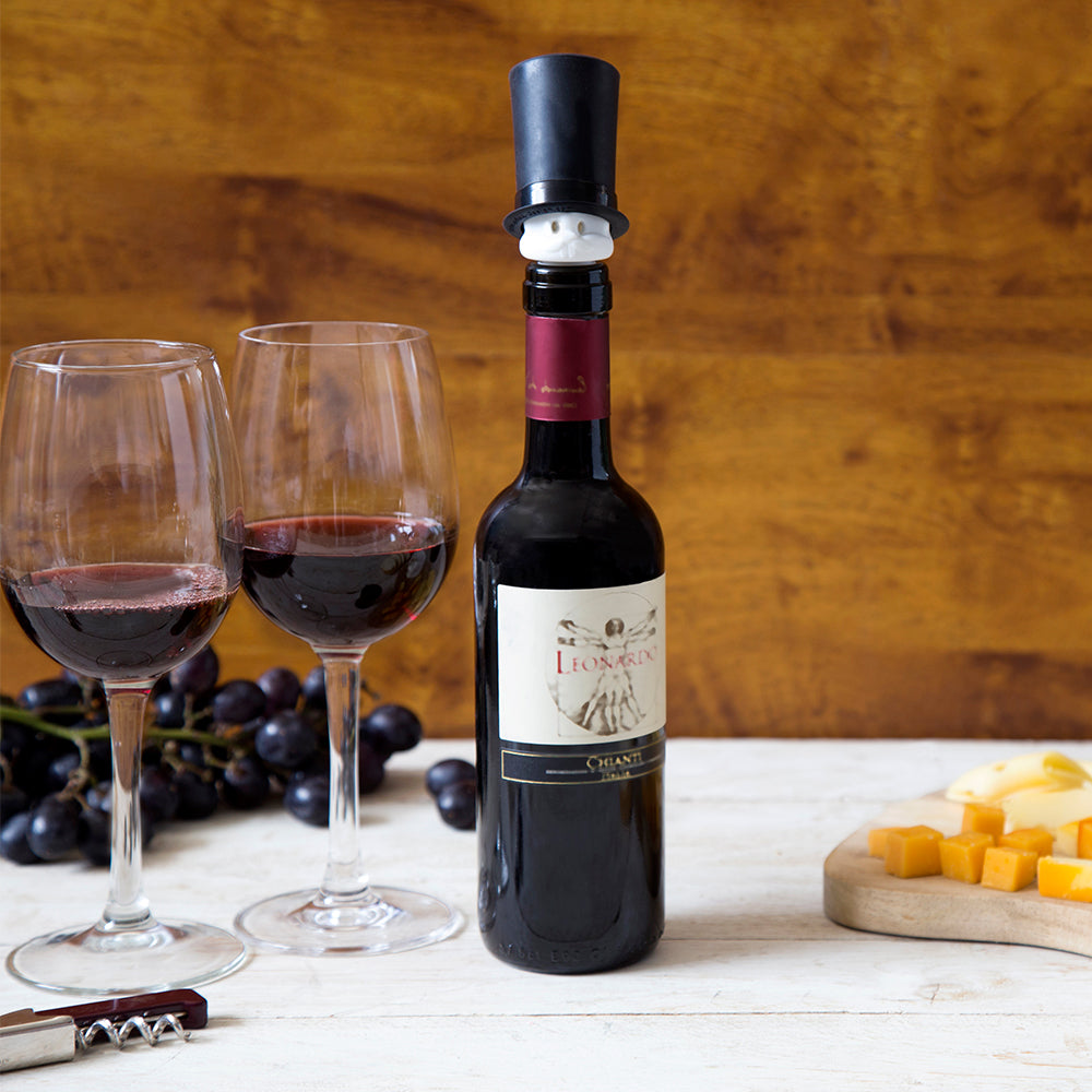 Barney - Wine Pourer and Stopper Set