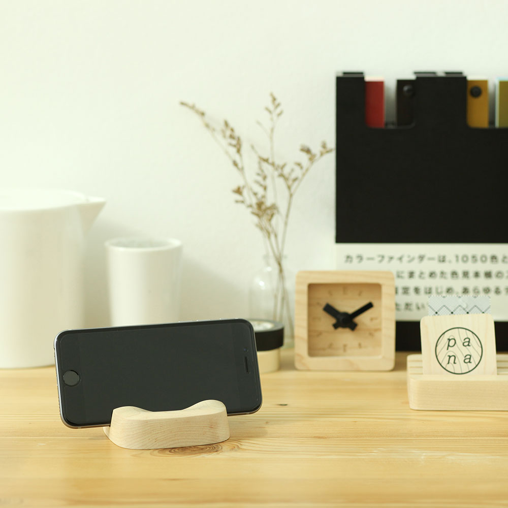 Sila: Smartphone Stand (Maple)