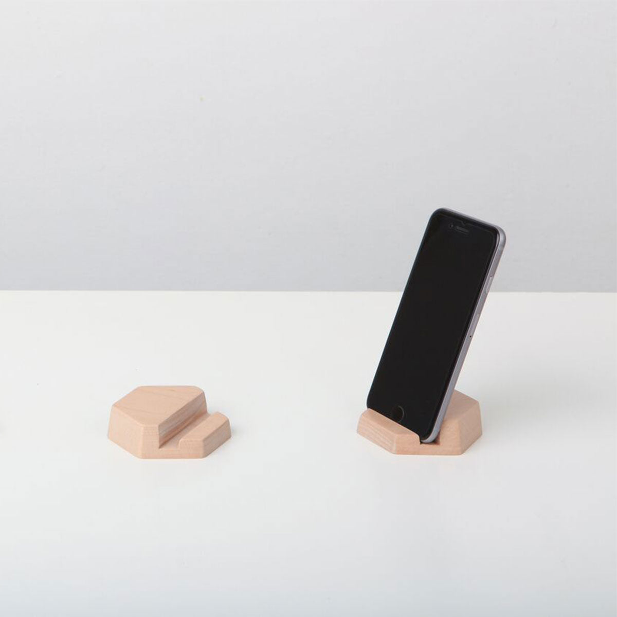 Gaze - Smartphone Stand (Beech)