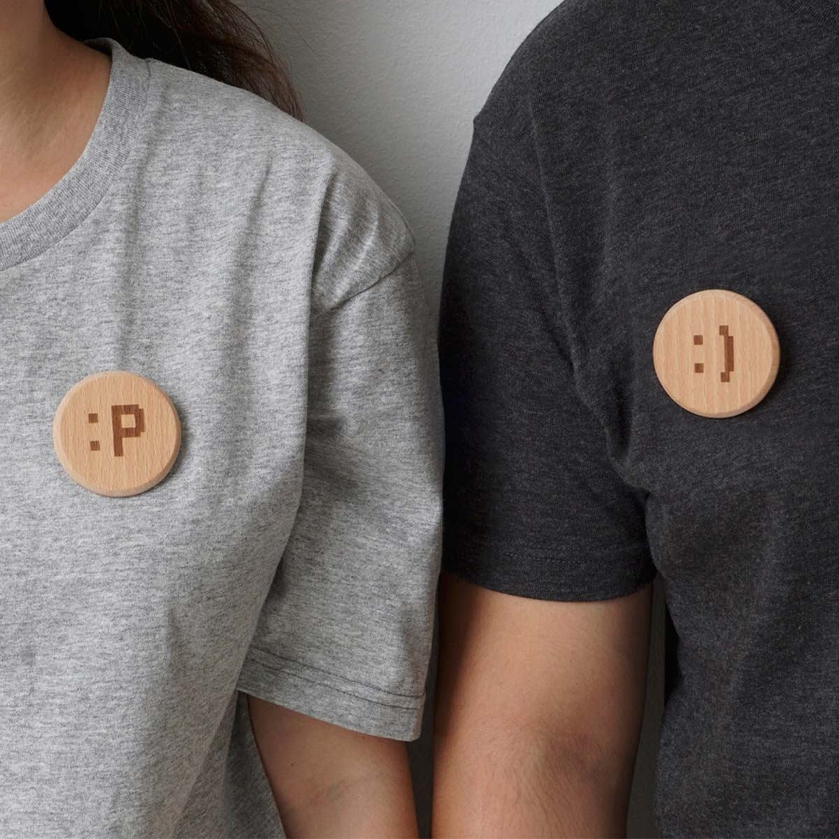 Wood Mood - Emoticon Badge (Beech)