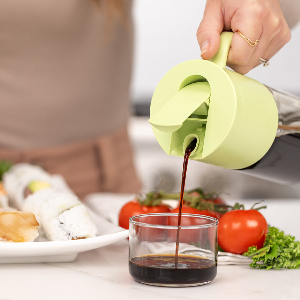 Oil Dispenser with Handle