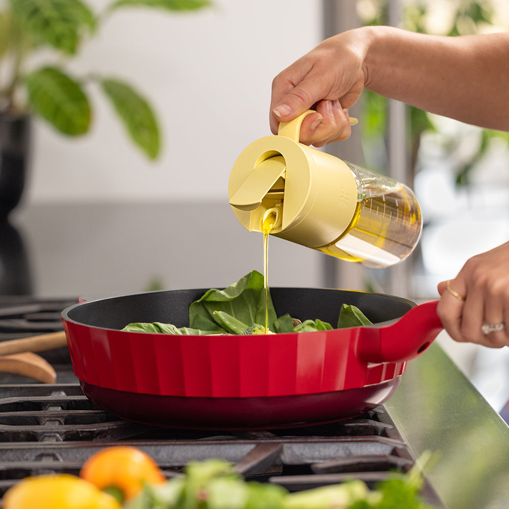 Oil Dispenser with Handle