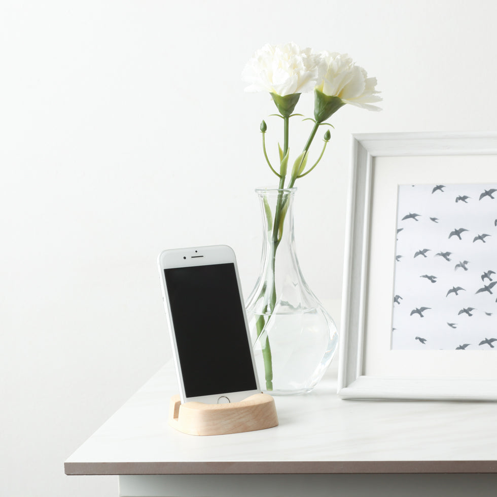 Sila: Smartphone Stand  (Maple)
