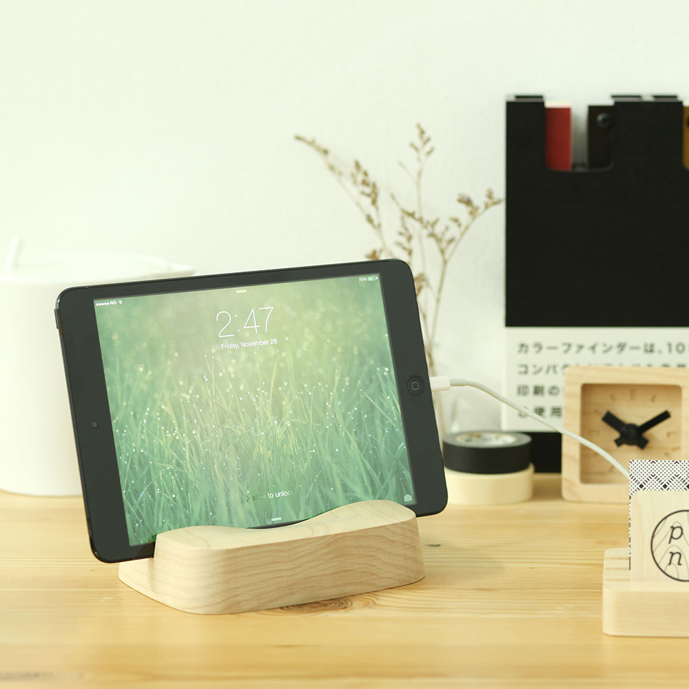 Sila: Tablet Stand (Maple)
