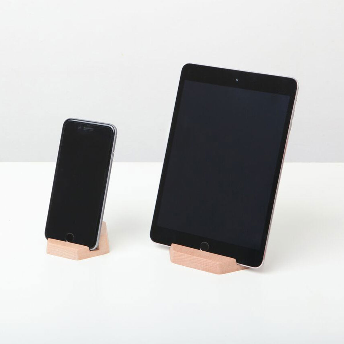 Gaze - Smartphone Stand (Beech)