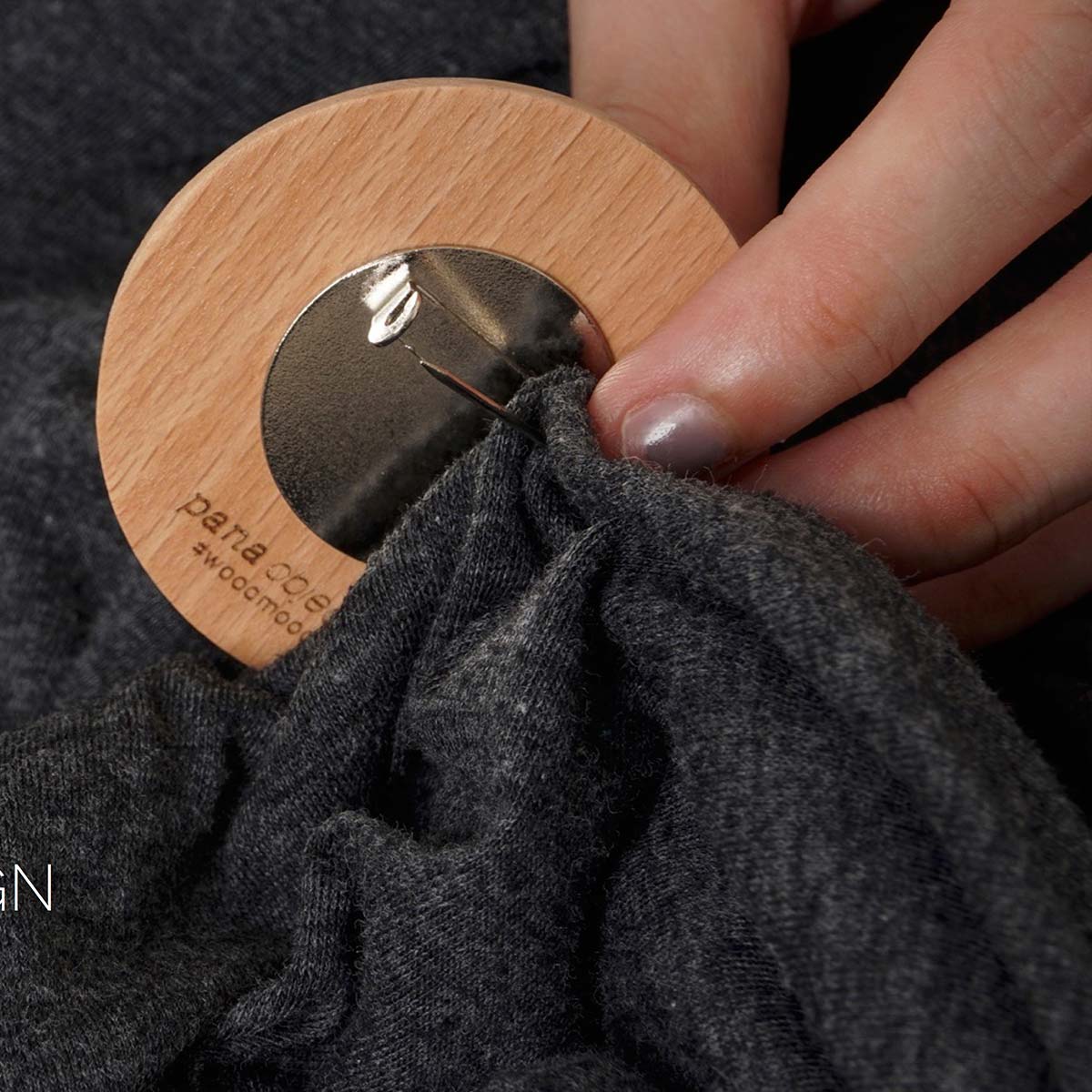 Wood Mood - Emoticon Badge (Beech)